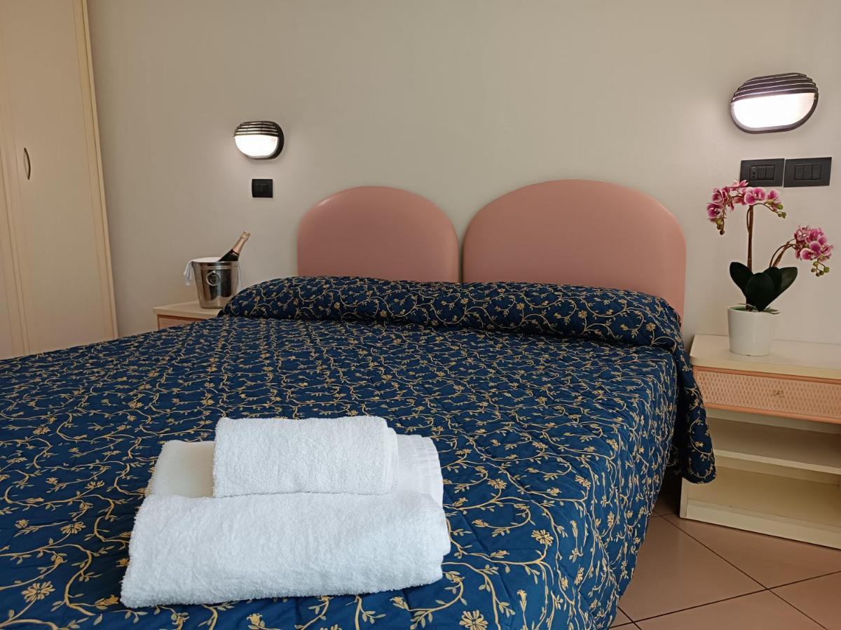 קאטוליקה Residence Queen Mary מראה חיצוני תמונה